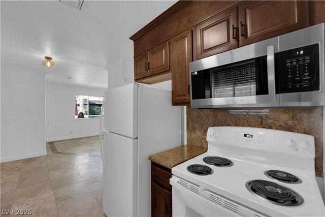 193 Greenbriar Townhouse Way, Las Vegas, NV 89121