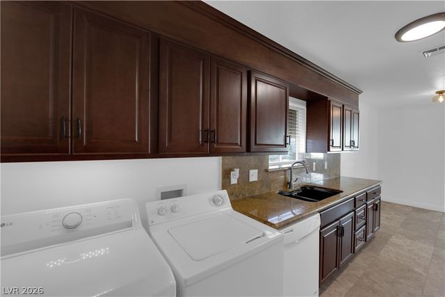 193 Greenbriar Townhouse Way, Las Vegas, NV 89121