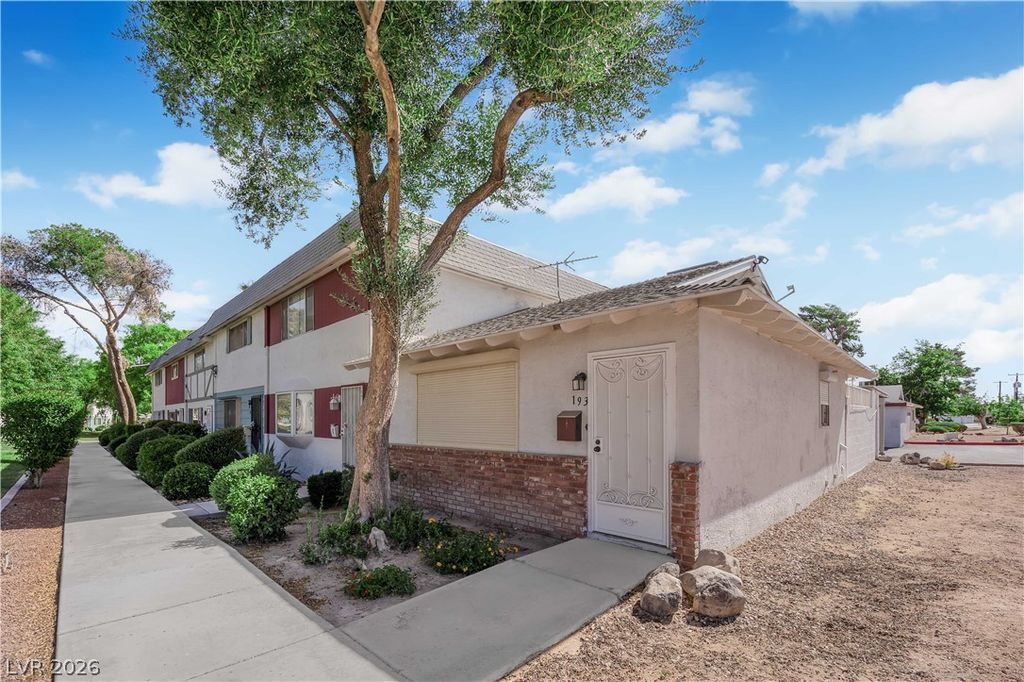 193 Greenbriar Townhouse Way, Las Vegas, NV 89121 — photo 3