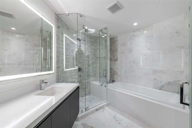 851 NE 1st Ave 4305, Miami, FL 33132