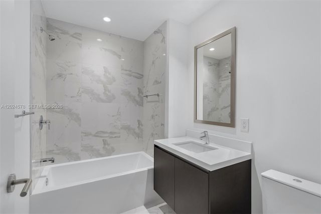 851 NE 1st Ave 4305, Miami, FL 33132