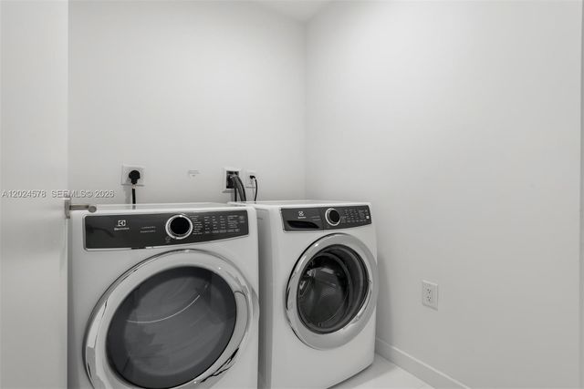 851 NE 1st Ave 4305, Miami, FL 33132