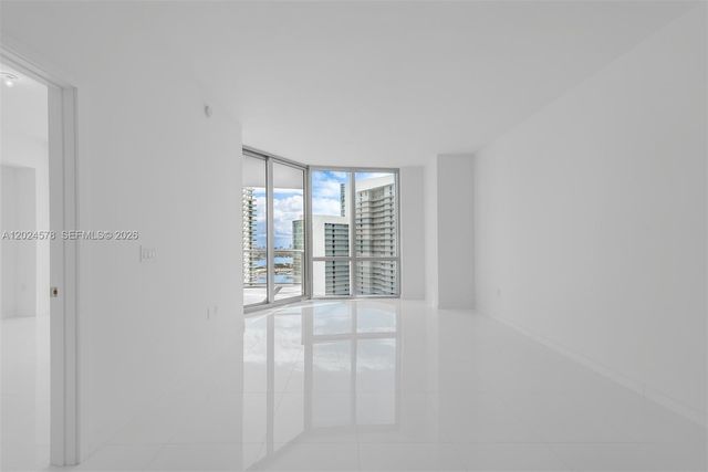 851 NE 1st Ave 4305, Miami, FL 33132