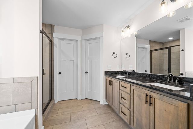 1525 Collins View Way, Clarksville, TN 37043