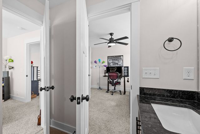 1525 Collins View Way, Clarksville, TN 37043