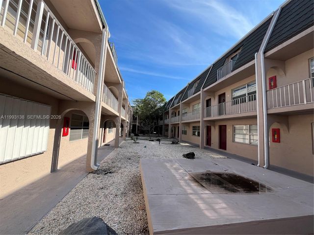 1100 SE 4th Ave 16, Deerfield Beach, FL 33441