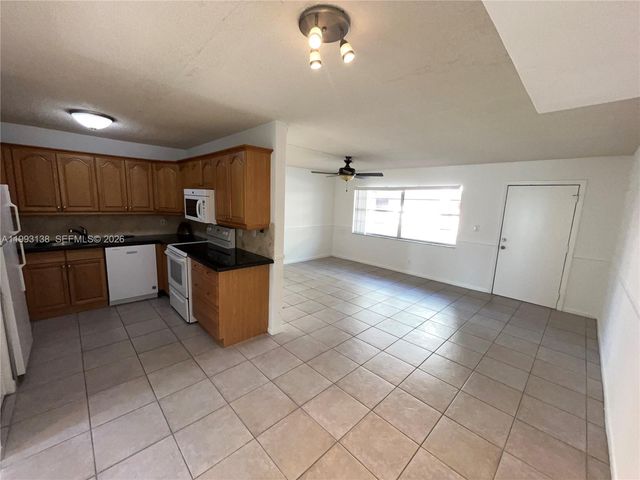 1100 SE 4th Ave 16, Deerfield Beach, FL 33441