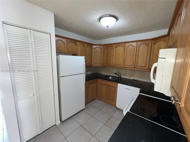 1100 SE 4th Ave 16, Deerfield Beach, FL 33441