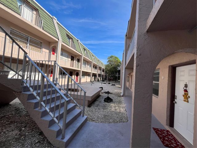 1100 SE 4th Ave 16, Deerfield Beach, FL 33441