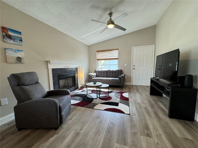 3811 59TH AVENUE W 3811, Bradenton, FL 34210