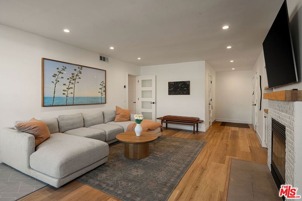 415 Montana Avenue 107, Santa Monica, CA 90403 — photo 2