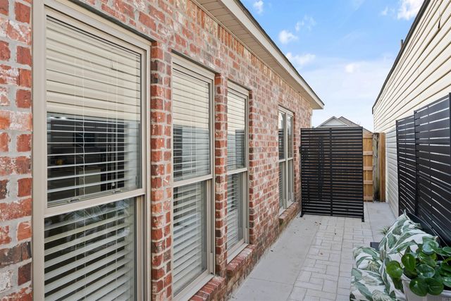 15015 Banff Ct, Baton Rouge, LA 70819