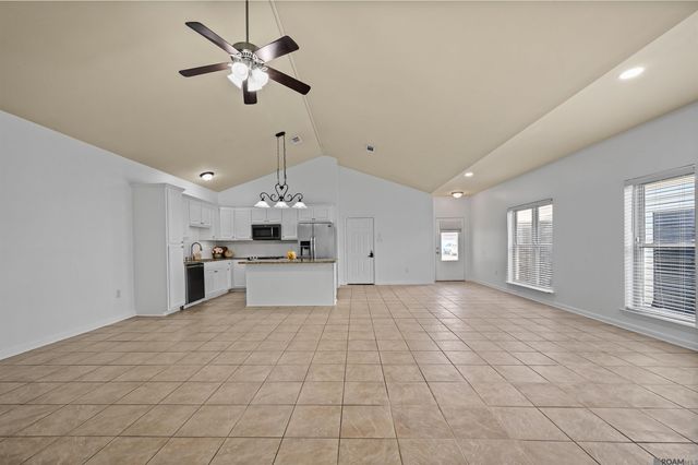 15015 Banff Ct, Baton Rouge, LA 70819
