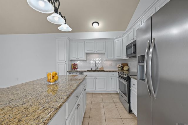 15015 Banff Ct, Baton Rouge, LA 70819