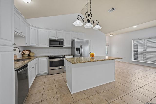 15015 Banff Ct, Baton Rouge, LA 70819