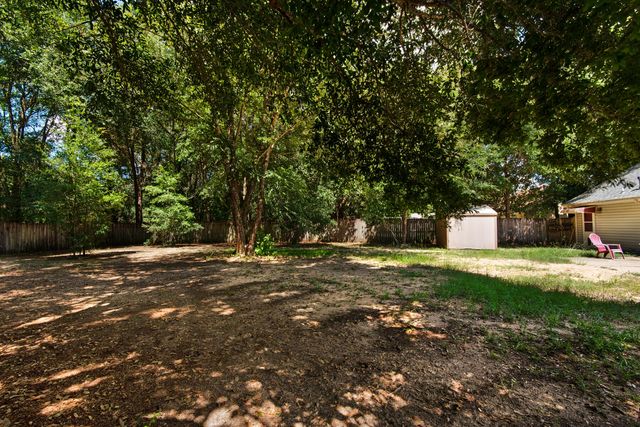 223 W Pinoak Court, Crestview, FL 32539