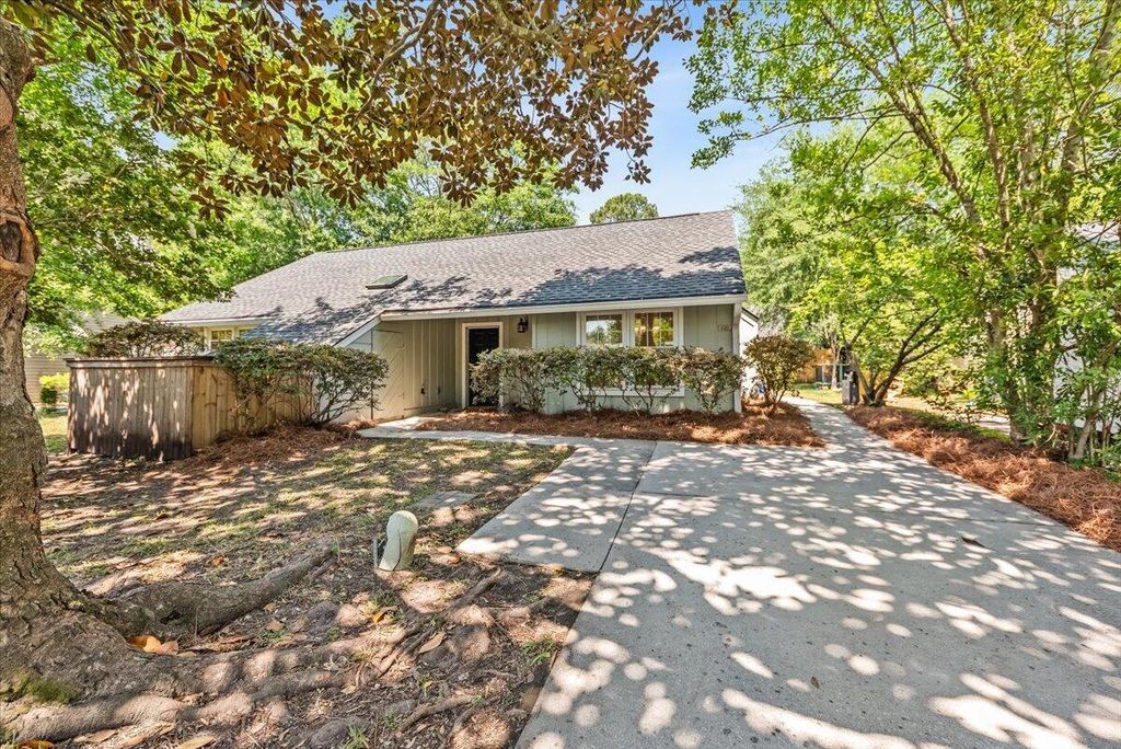 1120 Daffodil Lane, Mount Pleasant, SC 29464