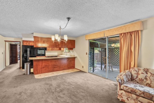 1891 NE Beacon Drive, Grants Pass, OR 97526