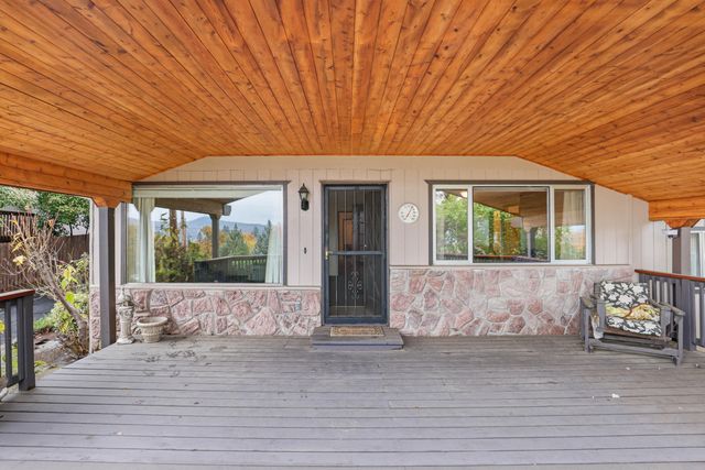 1891 NE Beacon Drive, Grants Pass, OR 97526