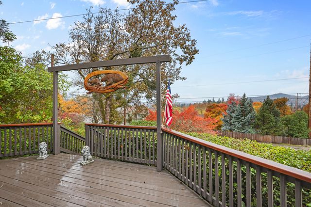 1891 NE Beacon Drive, Grants Pass, OR 97526