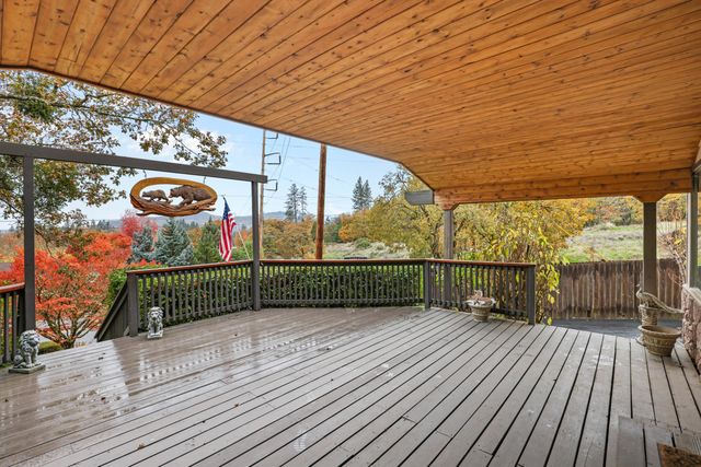 1891 NE Beacon Drive, Grants Pass, OR 97526