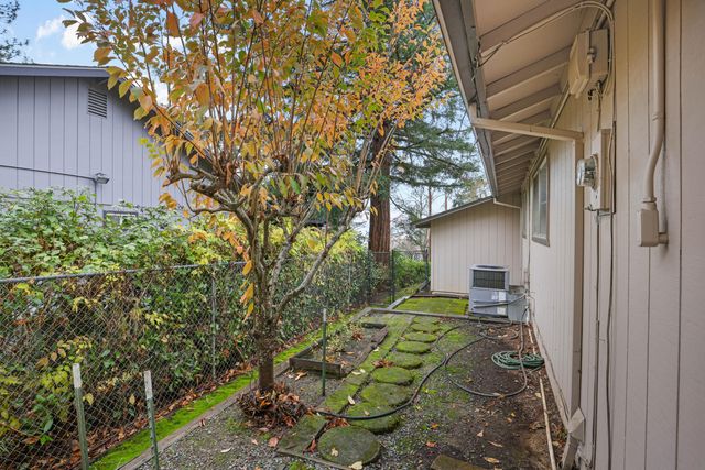 1891 NE Beacon Drive, Grants Pass, OR 97526