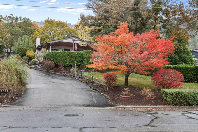 1891 NE Beacon Drive, Grants Pass, OR 97526