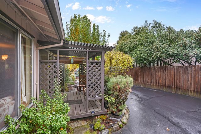 1891 NE Beacon Drive, Grants Pass, OR 97526