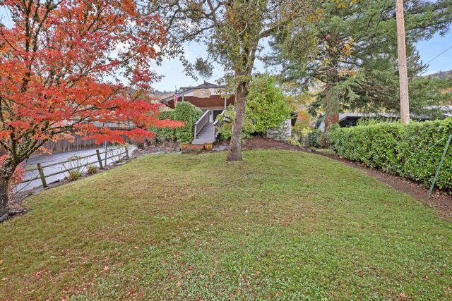 1891 NE Beacon Drive, Grants Pass, OR 97526