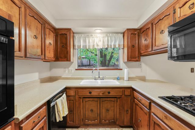 1891 NE Beacon Drive, Grants Pass, OR 97526