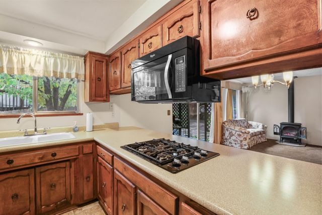 1891 NE Beacon Drive, Grants Pass, OR 97526