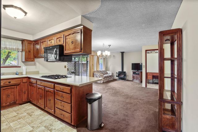 1891 NE Beacon Drive, Grants Pass, OR 97526