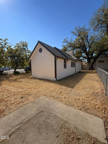 316 SE 8th Street, Grants Pass, OR 97526