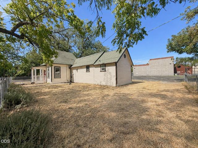 316 SE 8th Street, Grants Pass, OR 97526