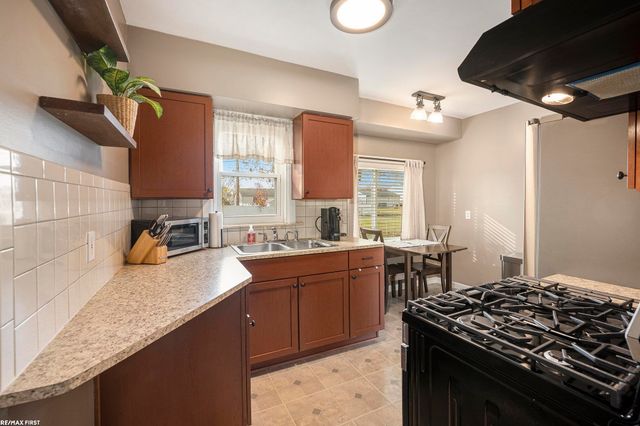 28735 Maple Street, Roseville, MI 48066