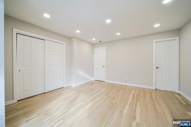 196 Madison Avenue 15, Dumont, NJ 07628