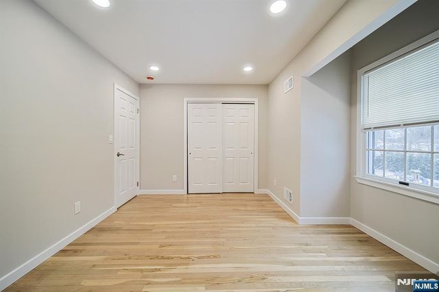 196 Madison Avenue 15, Dumont, NJ 07628