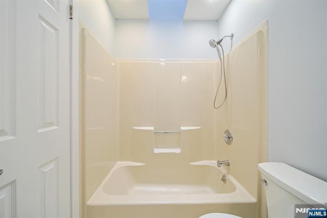 196 Madison Avenue 15, Dumont, NJ 07628