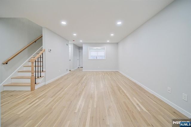 196 Madison Avenue 15, Dumont, NJ 07628