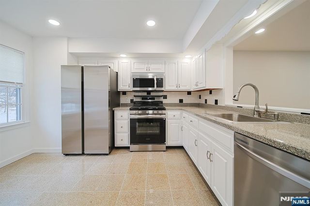 196 Madison Avenue 15, Dumont, NJ 07628