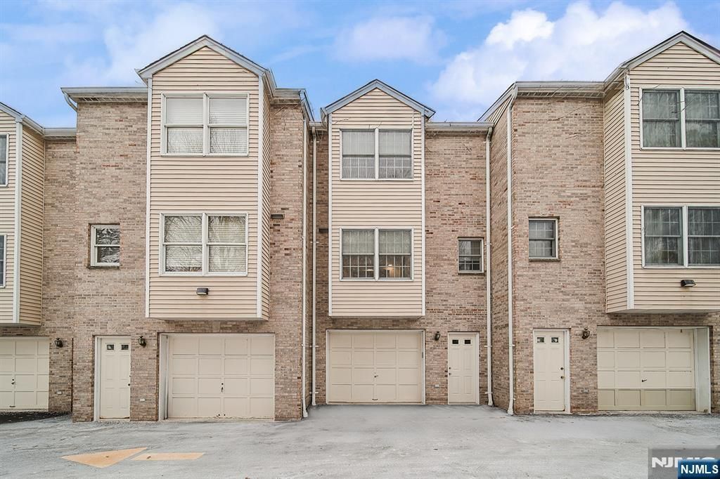 196 Madison Avenue 15, Dumont, NJ 07628