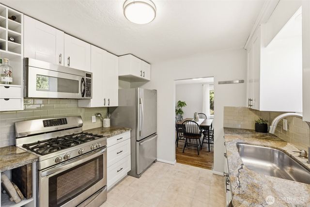 9416 5th Avenue NE, Seattle, WA 98115