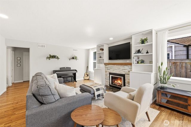 9416 5th Avenue NE, Seattle, WA 98115