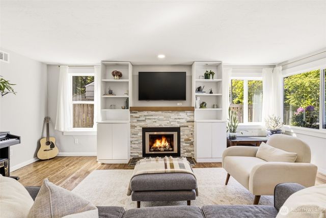 9416 5th Avenue NE, Seattle, WA 98115