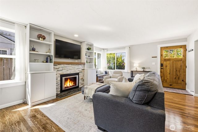 9416 5th Avenue NE, Seattle, WA 98115