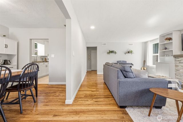 9416 5th Avenue NE, Seattle, WA 98115