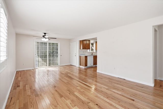 512 Village Drive, Central Point, OR 97502