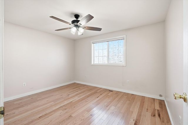 512 Village Drive, Central Point, OR 97502