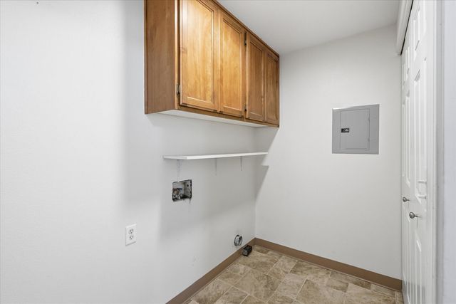 512 Village Drive, Central Point, OR 97502