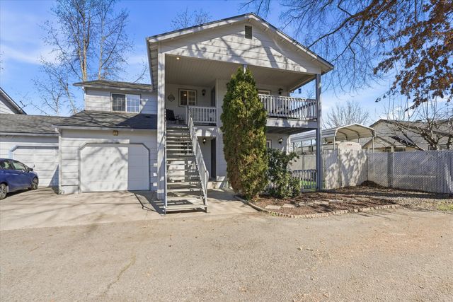 512 Village Drive, Central Point, OR 97502